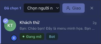 Đã chọn 1 hội thoại mẫu. Bộ chọn người nhận và nút Giao nằm trên dòng khách; dấu × Bỏ chọn ở bên phải. Chưa chọn người nhận hoặc giao việc.